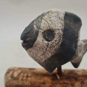 poisson scalaire raku rayé noir et blanc