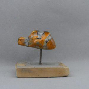 poisson clown nemo ceramique raku sur pic et socle en bois