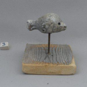 poisson lune ceramique raku sur pic et socle en bois blanc