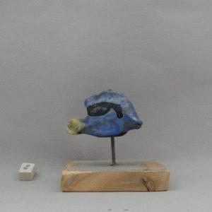 Raku Keramik Chirurg Fisch auf Holz Pick und Sockel
