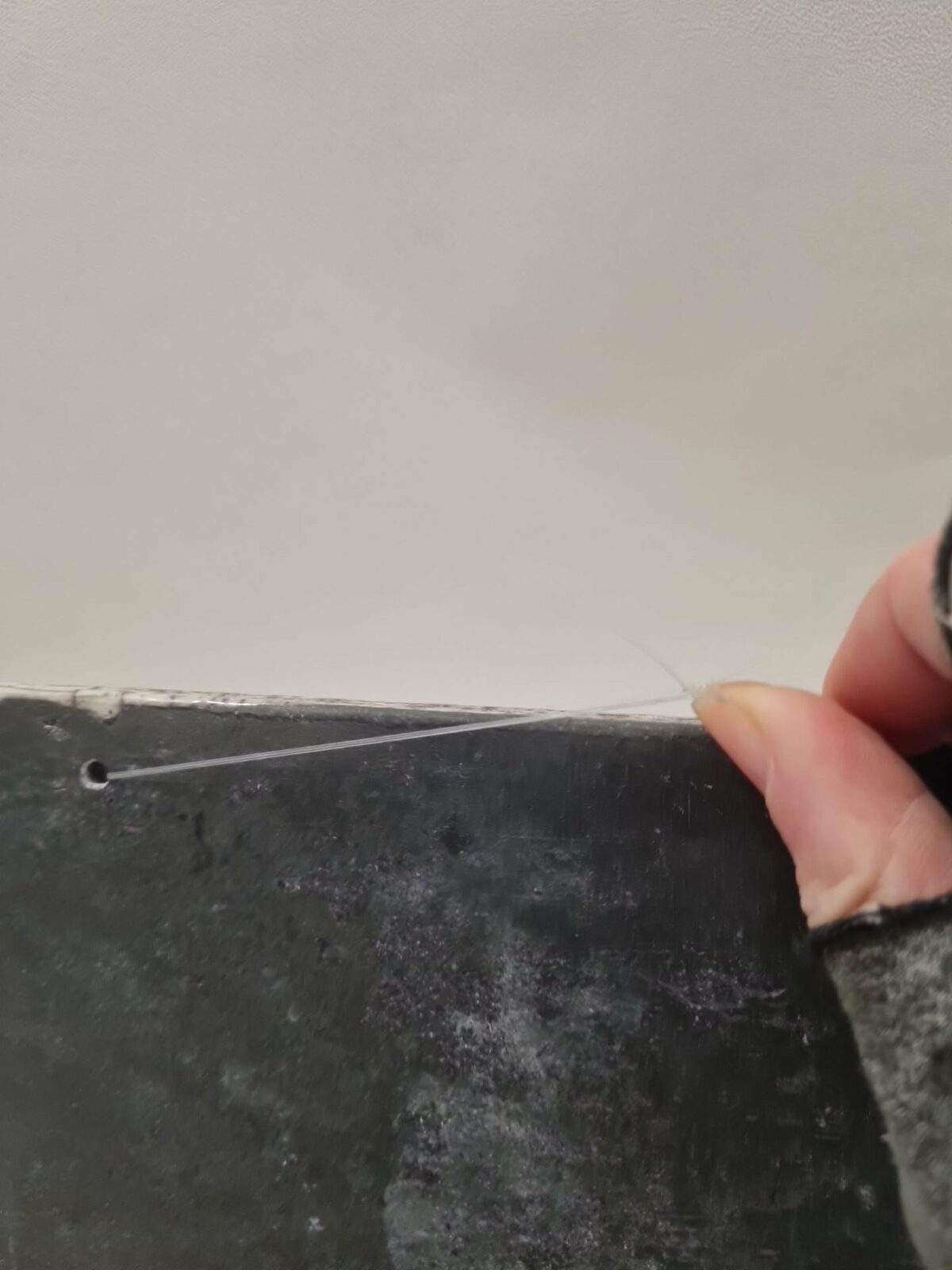 Ligne de passage – plaque murale en céramique raku aux oiseaux – Image 3