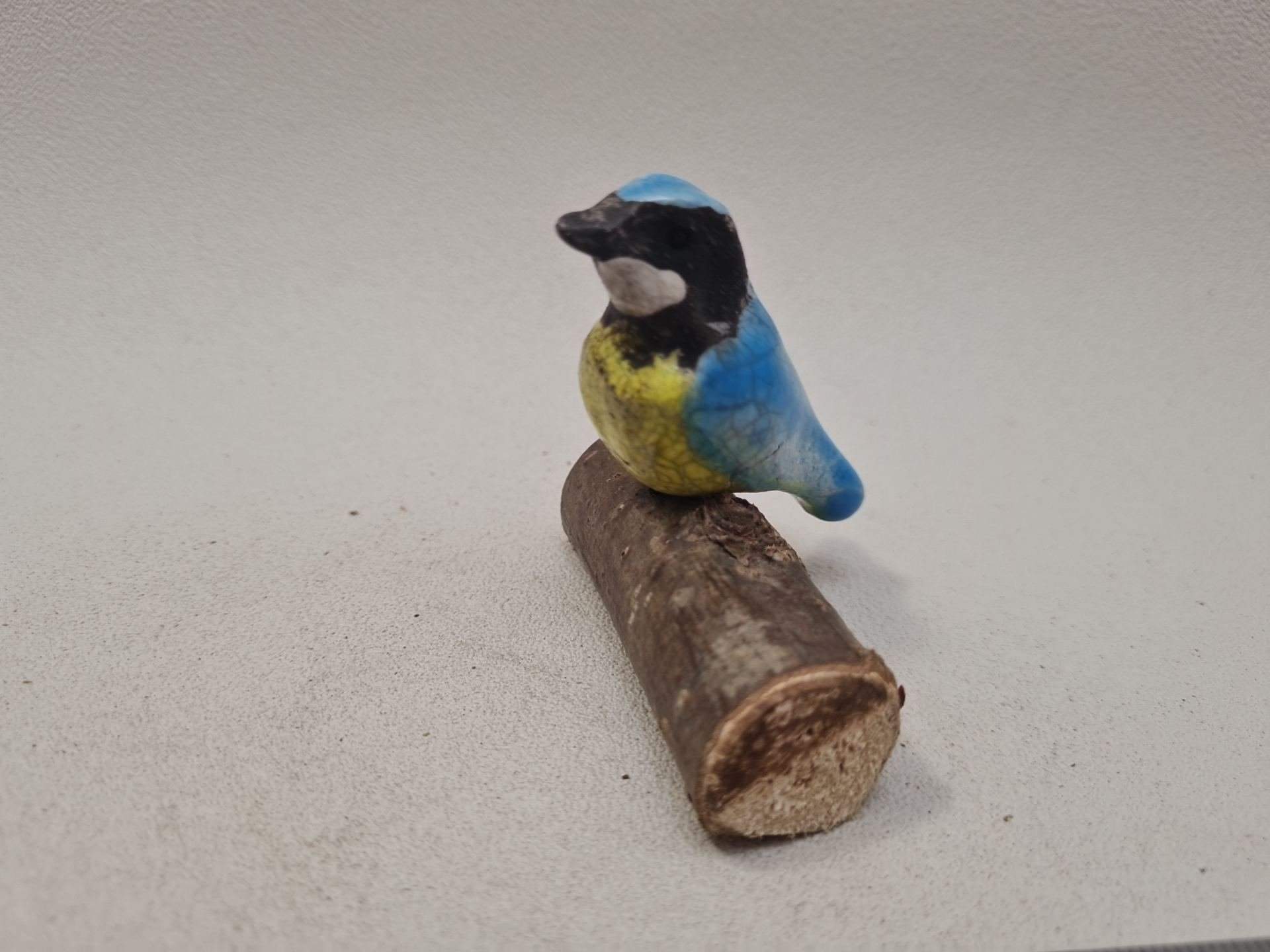 Mini statuette de Mésange bleue en raku – Image 2