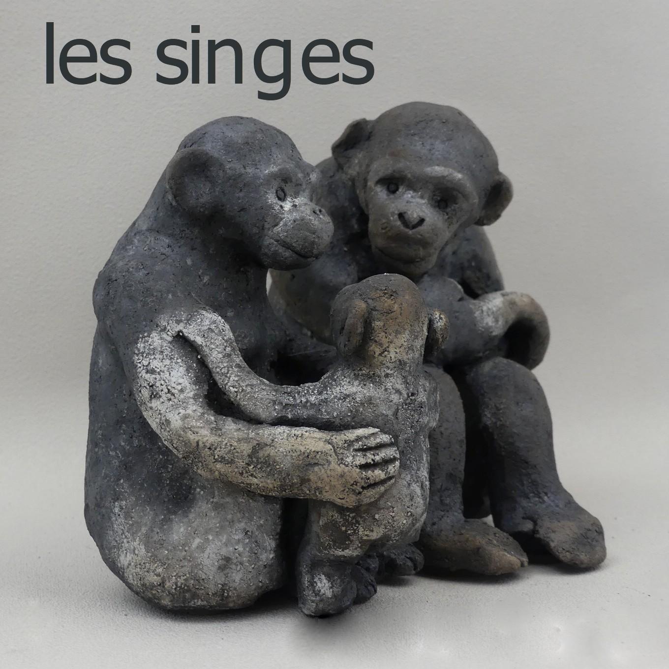 singe en céramique raku sculpture animalière artisanale Laure Bruas