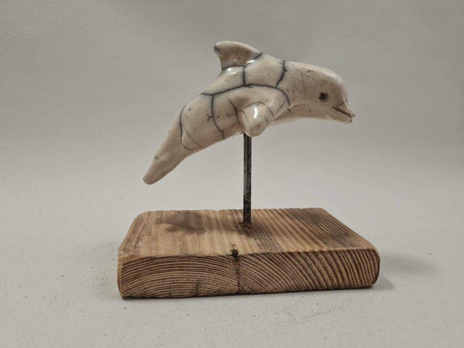 Dauphin " Skippy" en raku blanc craquelé – Image 4