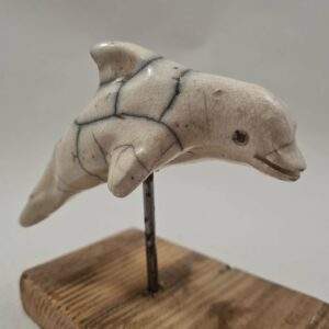 Dauphin " Skippy" en raku blanc craquelé