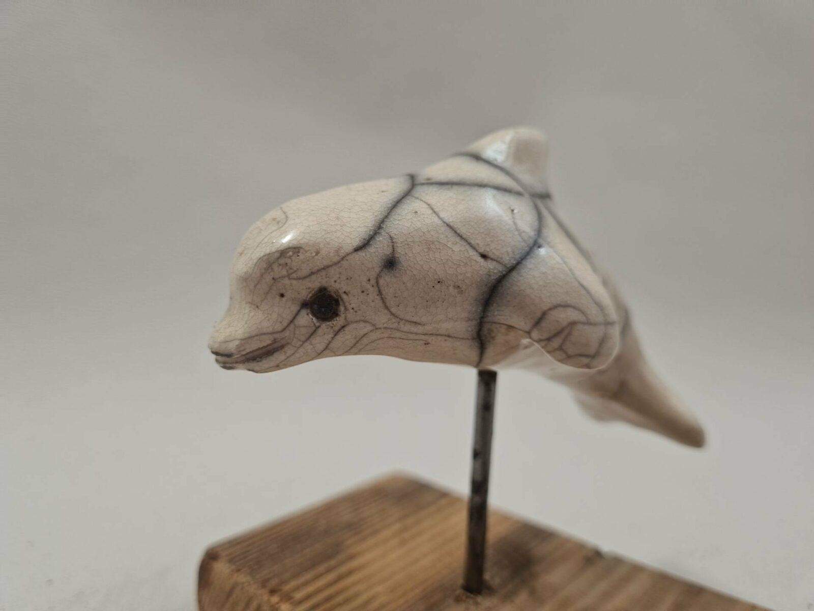 Dauphin " Skippy" en raku blanc craquelé – Image 2