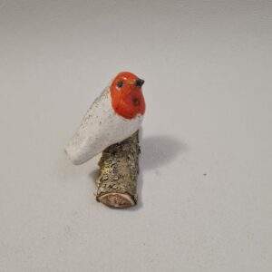 Mini Rouge gorge sur une branche