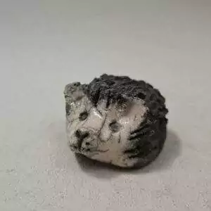 Hérisson petite figurine en Raku Céramique