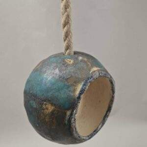 Mangeoire tons marron et turquoise pour nourrir et observer les mésanges - résistante au gel