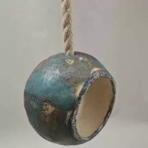 Mangeoire tons marron et  turquoise pour nourrir et observer les mésanges  - résistante au gel