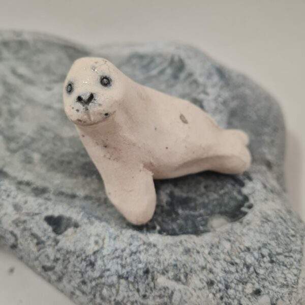 Miniature de Phoque en céramique Raku