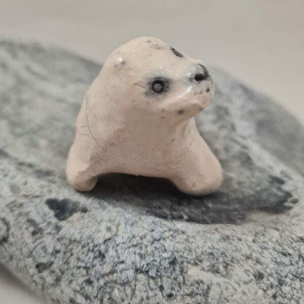 Miniature de Phoque en céramique Raku – Image 2