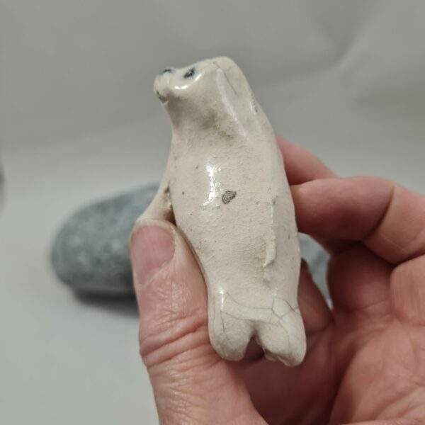 Miniature de Phoque en céramique Raku – Image 3