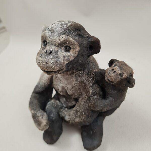 Maman Chimpanzé et son petit céramique Raku – Image 7