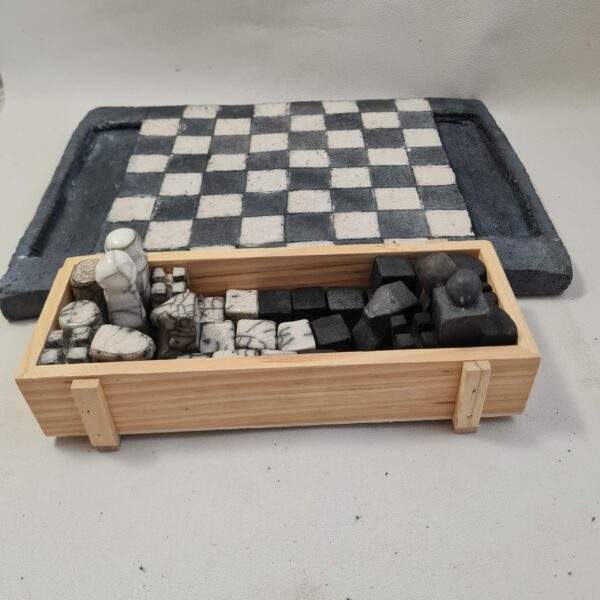 Jeu d’échecs, plateau et pièces en céramique raku – Image 7