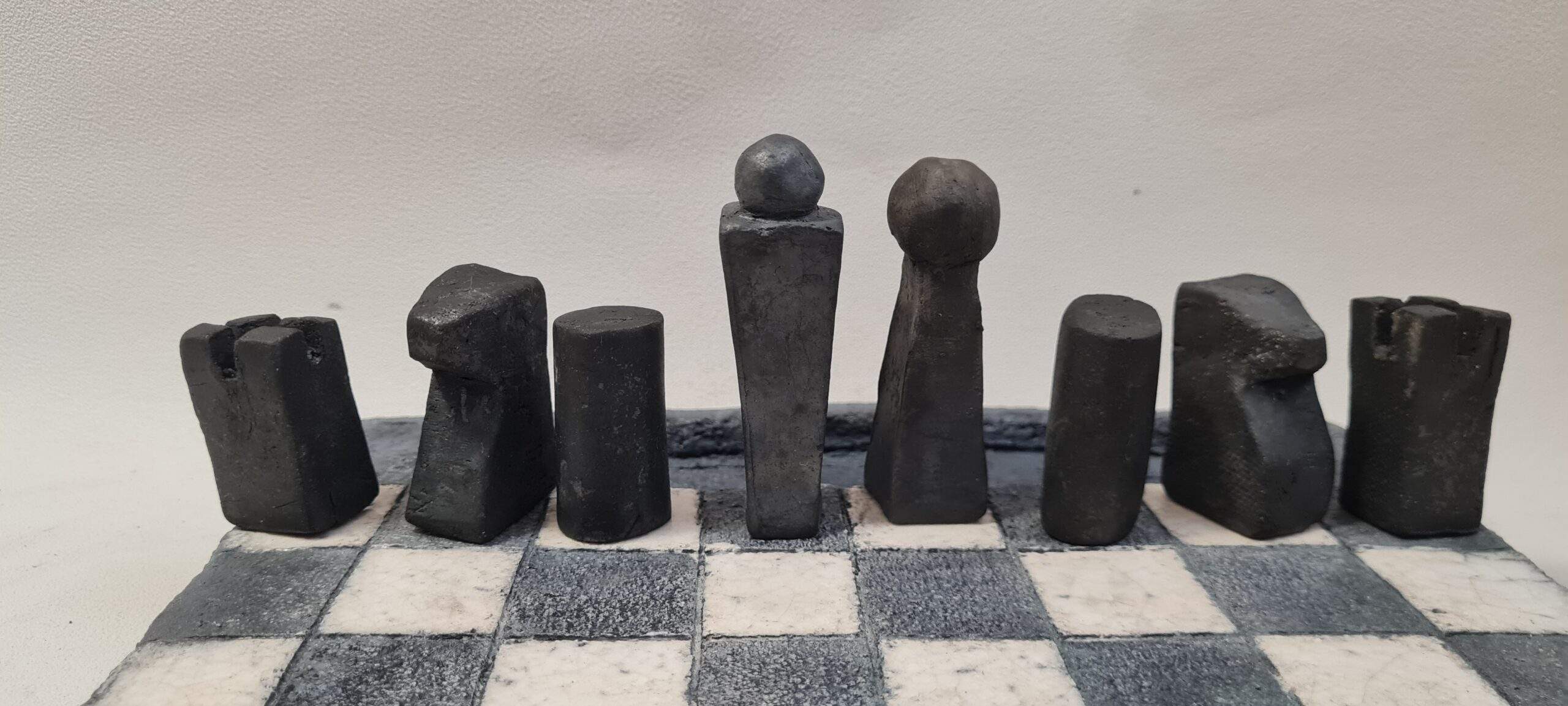 Jeu d’échecs, plateau et pièces en céramique raku – Image 10