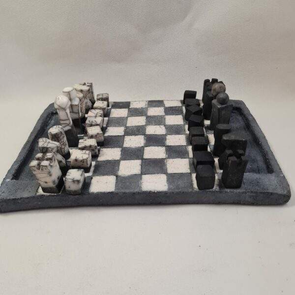 Jeu d’échecs, plateau et pièces en céramique raku