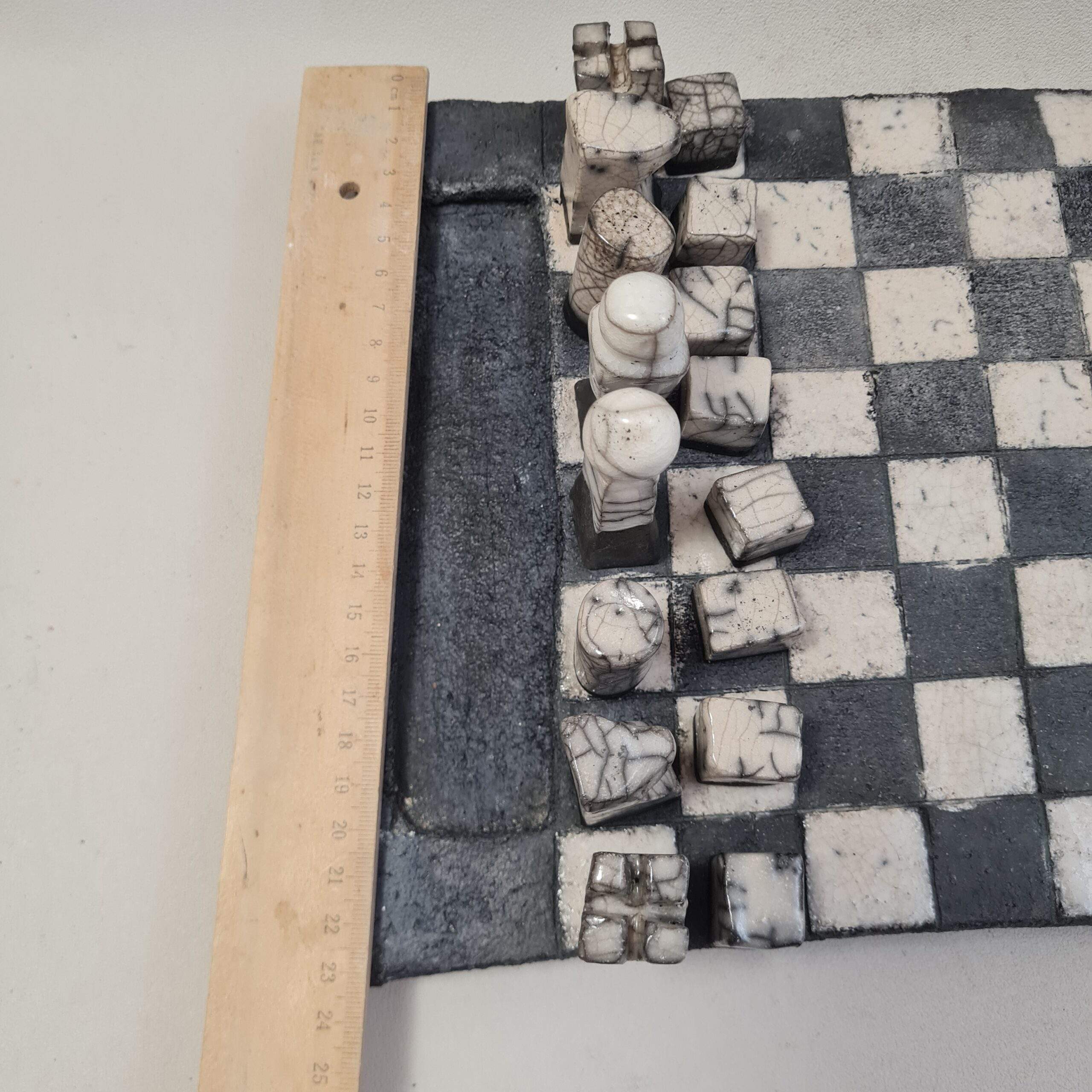 Jeu d’échecs, plateau et pièces en céramique raku – Image 4