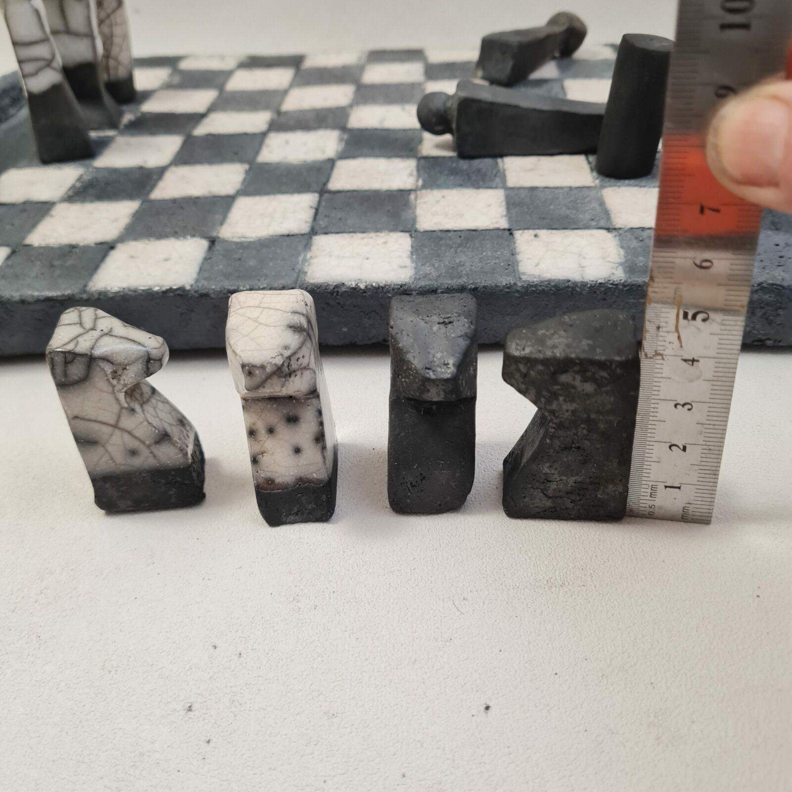 Jeu d’échecs, plateau et pièces en céramique raku – Image 13