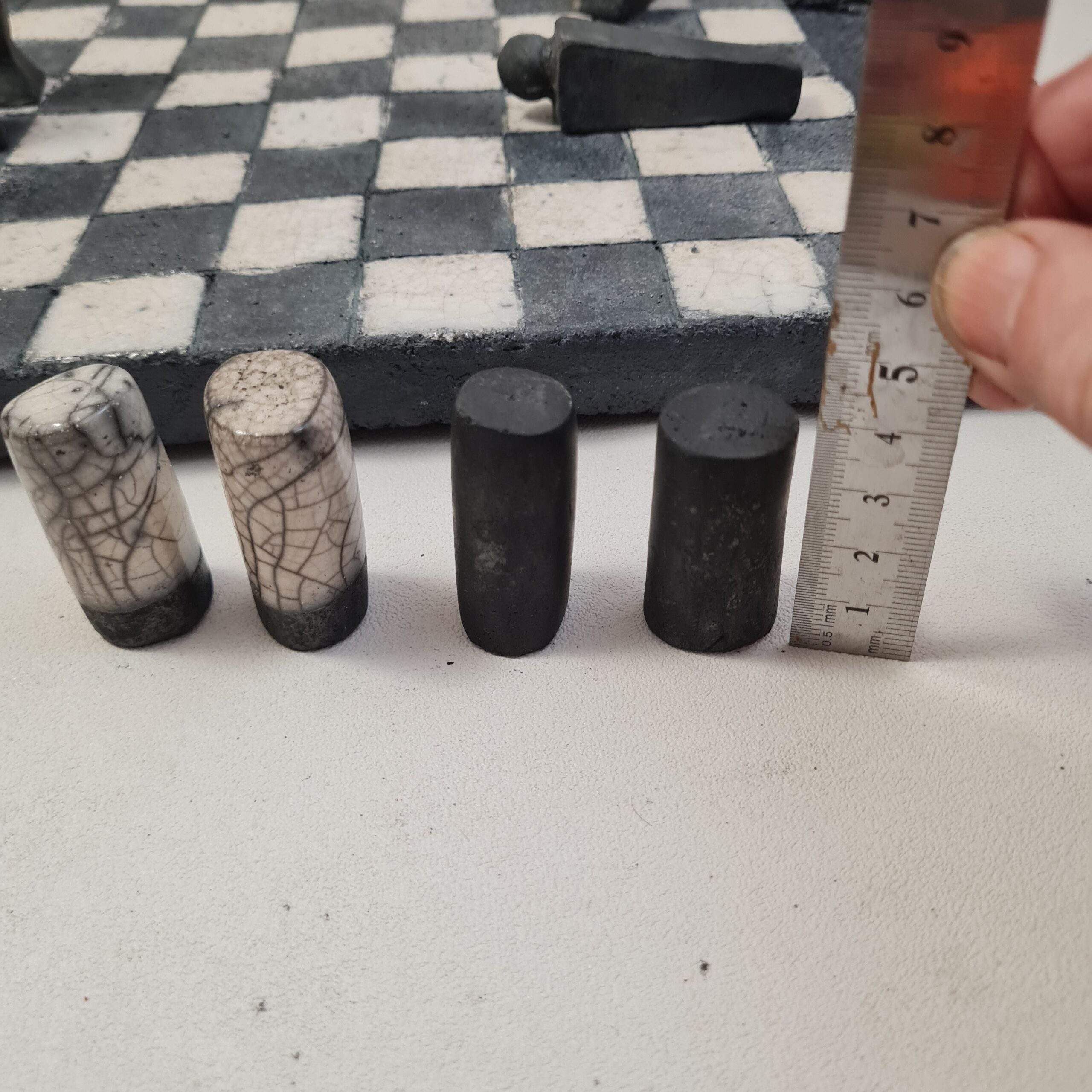 Jeu d’échecs, plateau et pièces en céramique raku – Image 12