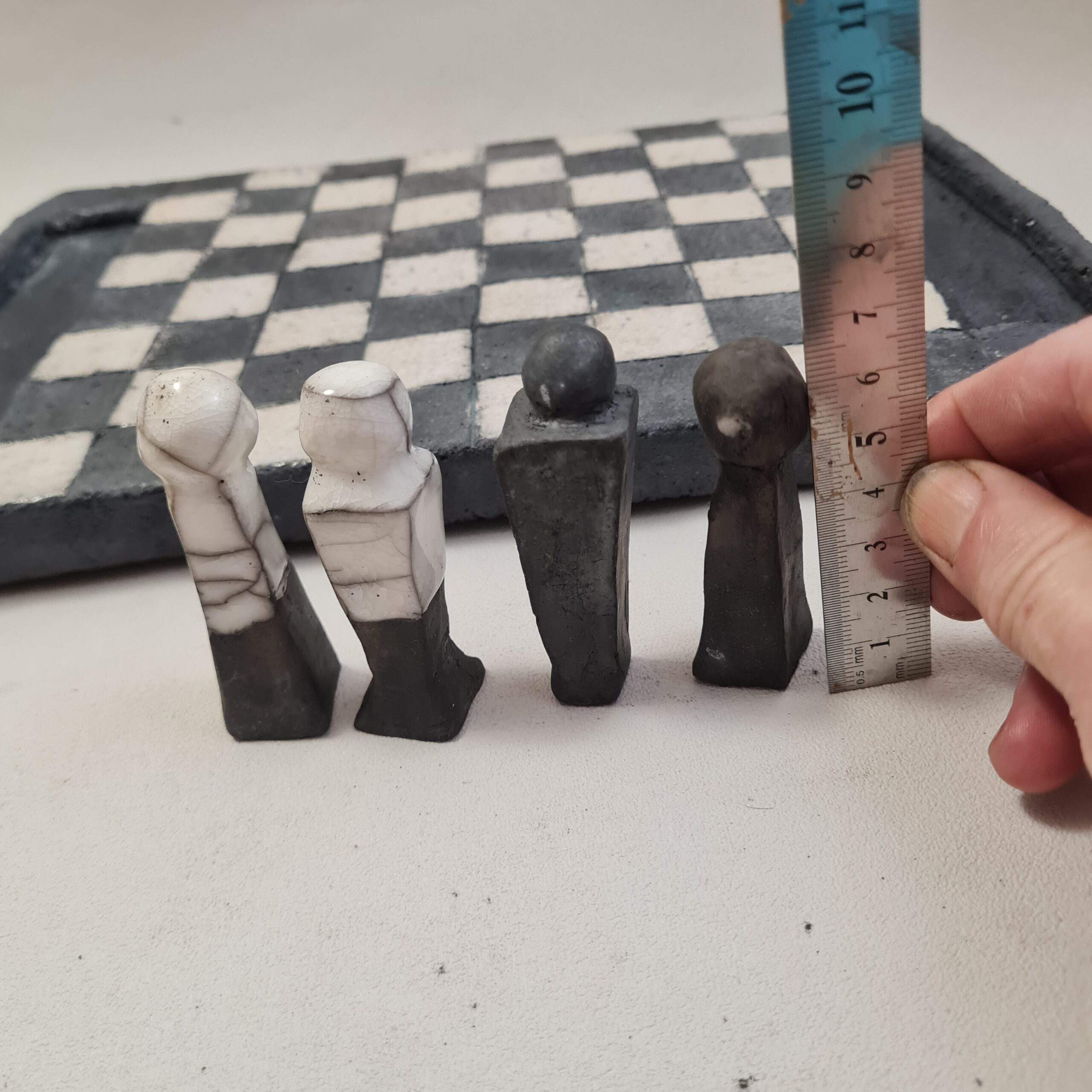Jeu d’échecs, plateau et pièces en céramique raku – Image 11