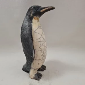 Manchot empereur statuette en céramique raku – sculpture artisanale 20 cm