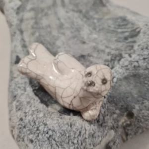 Figurine de Phoques en Raku "Quand la mer monte"