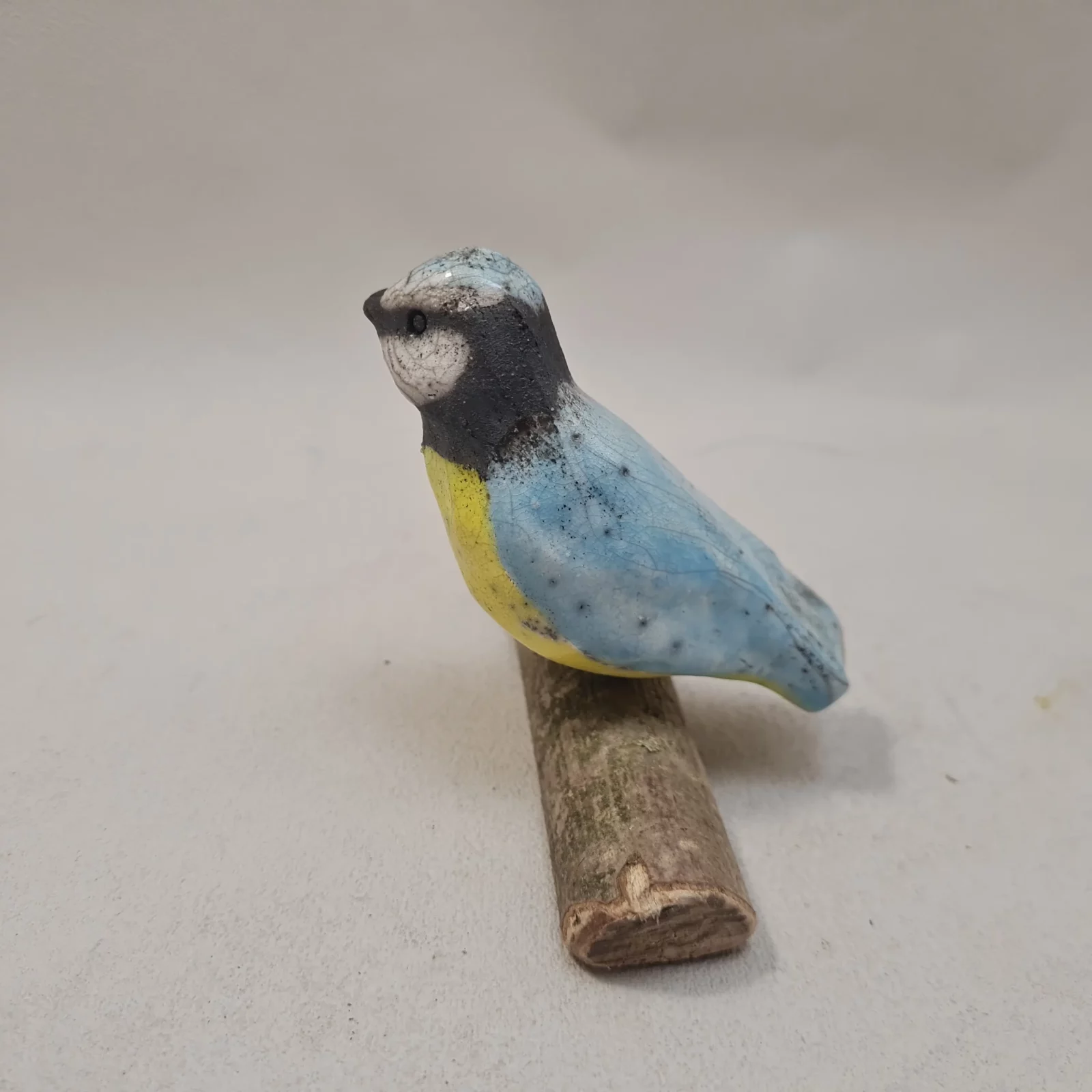 Poterie Raku – mésange bleue décorative en céramique – Image 3