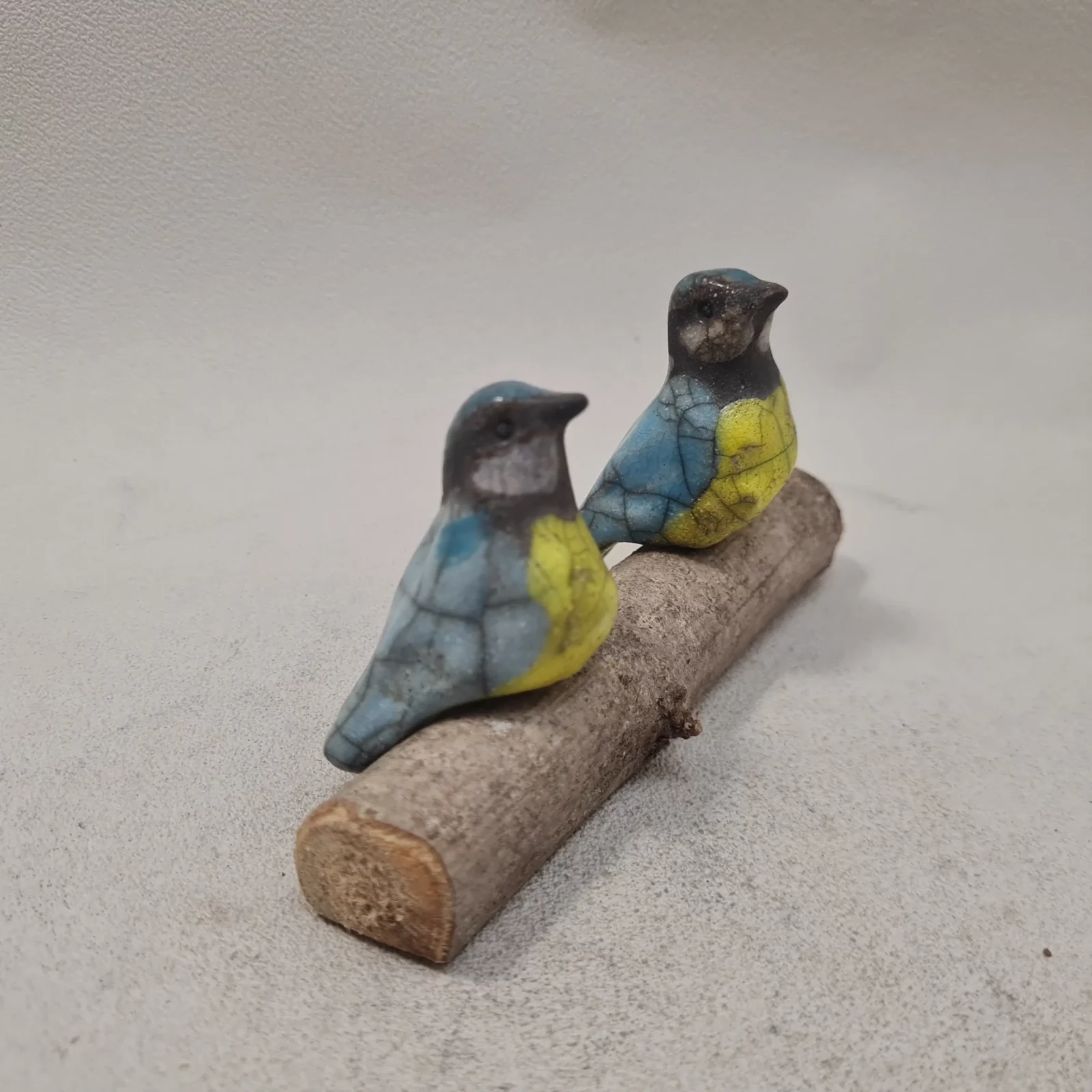 Duo de mésanges bleues en céramique Raku – couple d’oiseaux amoureux – Image 3
