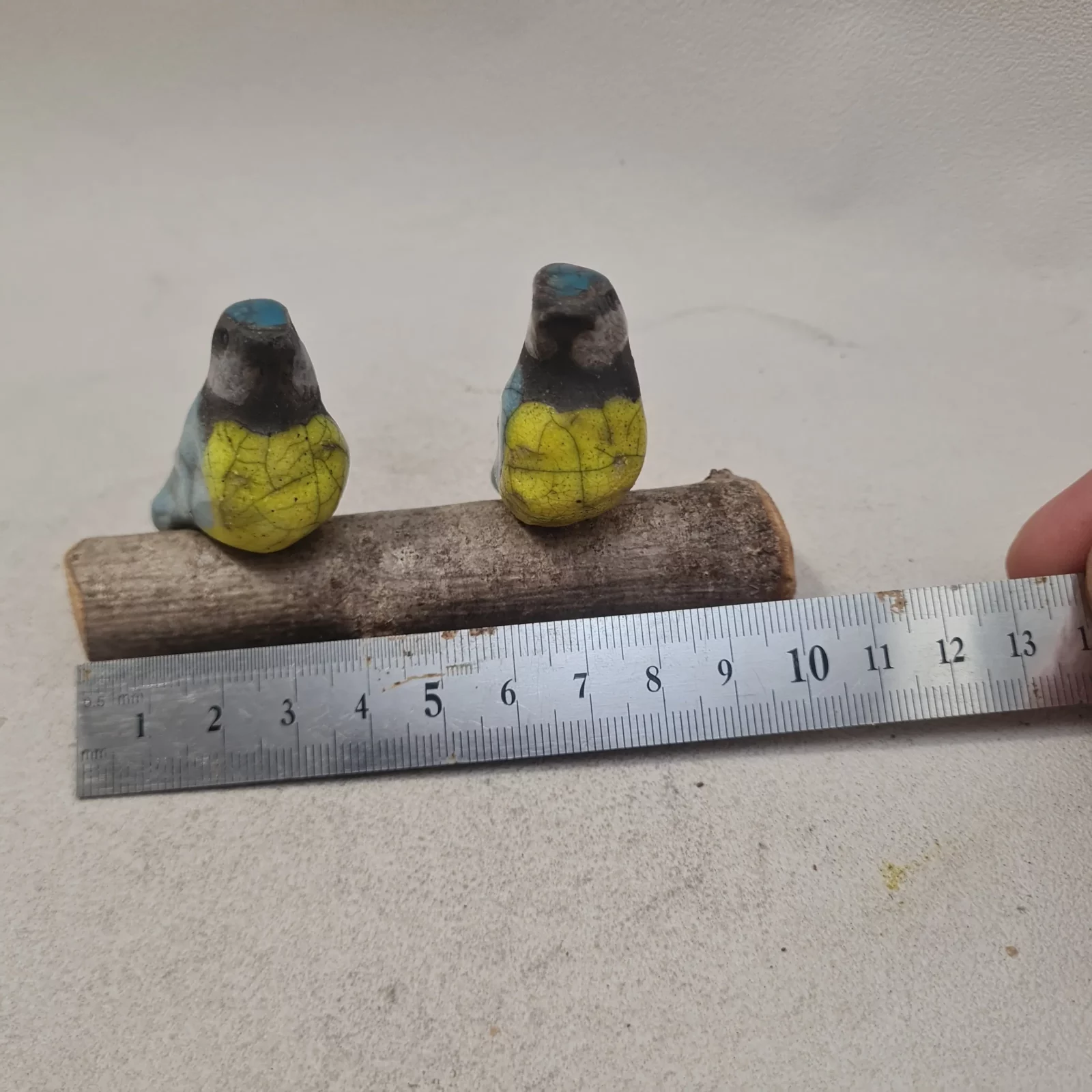 Duo de mésanges bleues en céramique Raku – couple d’oiseaux amoureux – Image 7