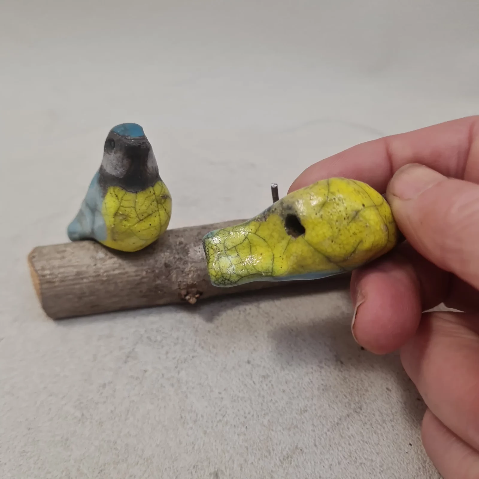 Duo de mésanges bleues en céramique Raku – couple d’oiseaux amoureux – Image 6