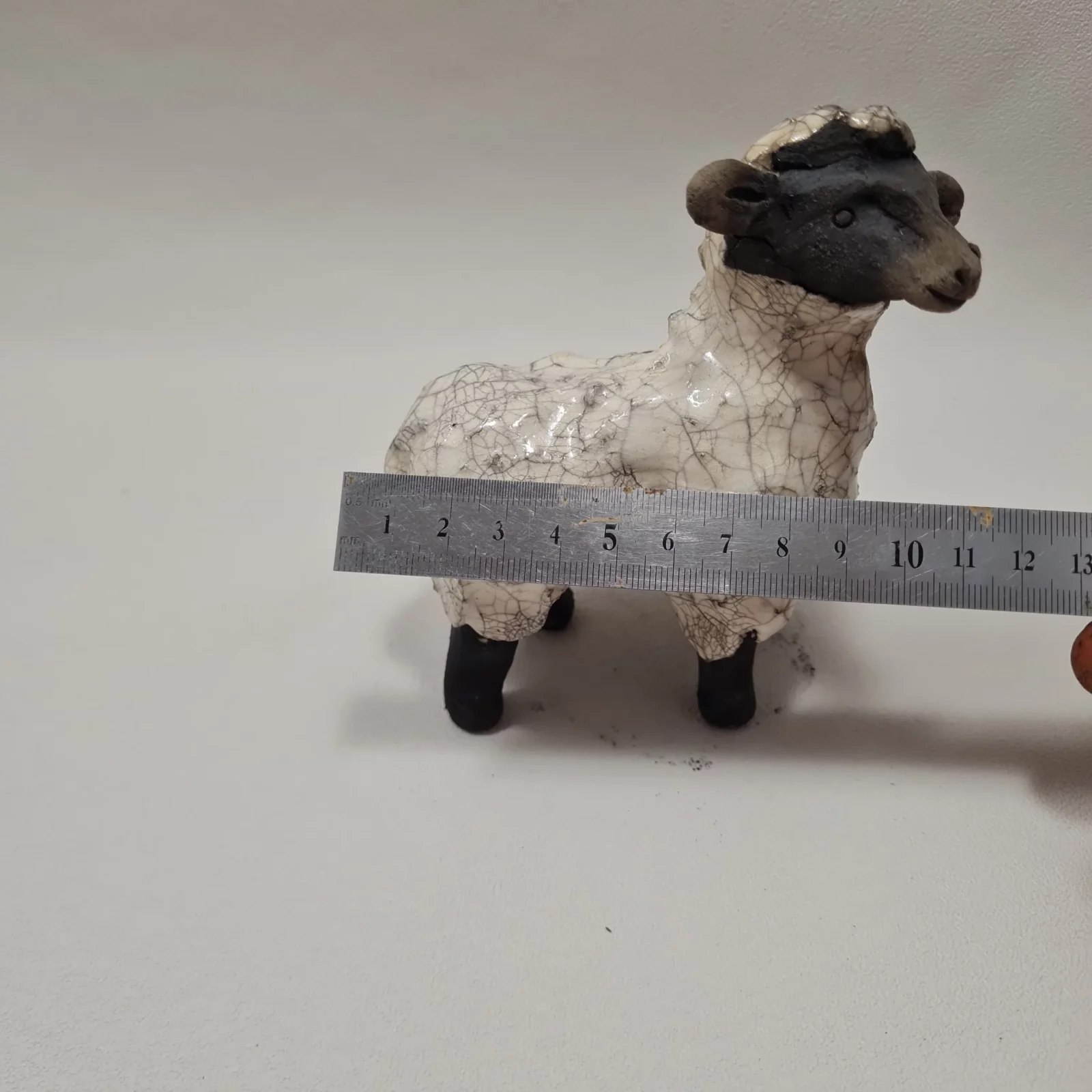 Brebis en raku. statuette. – Image 7